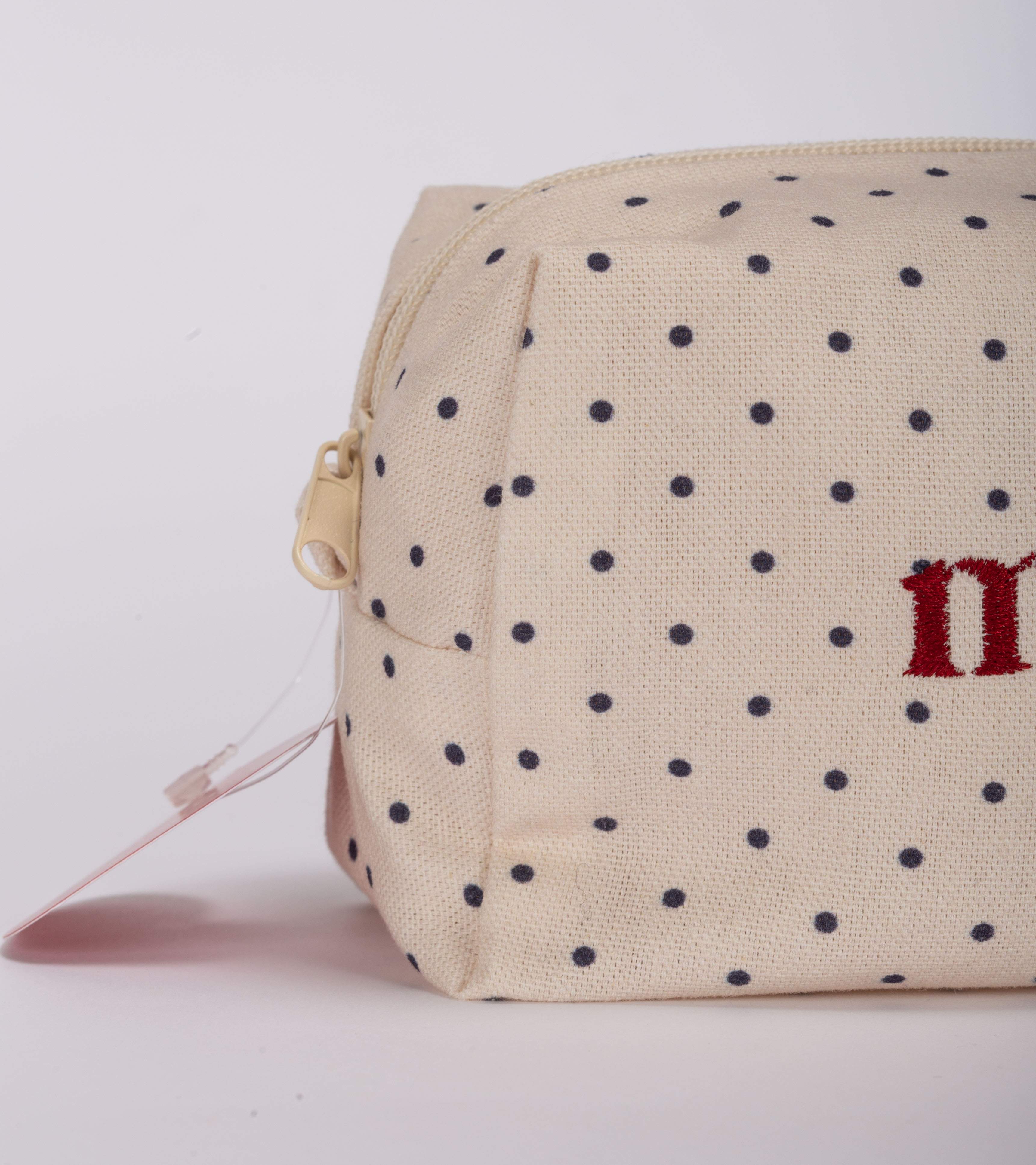 Estuche bordado "Mamá"