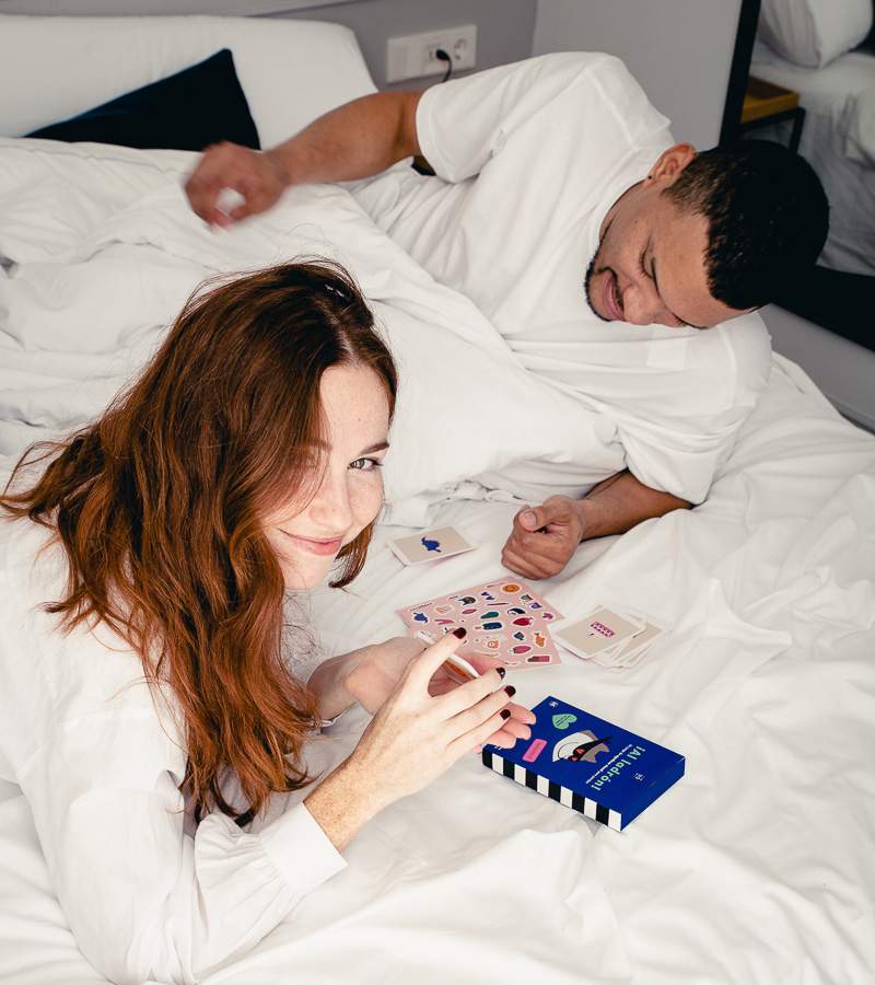 Juego de cartas para parejas "¡Al ladrón!"