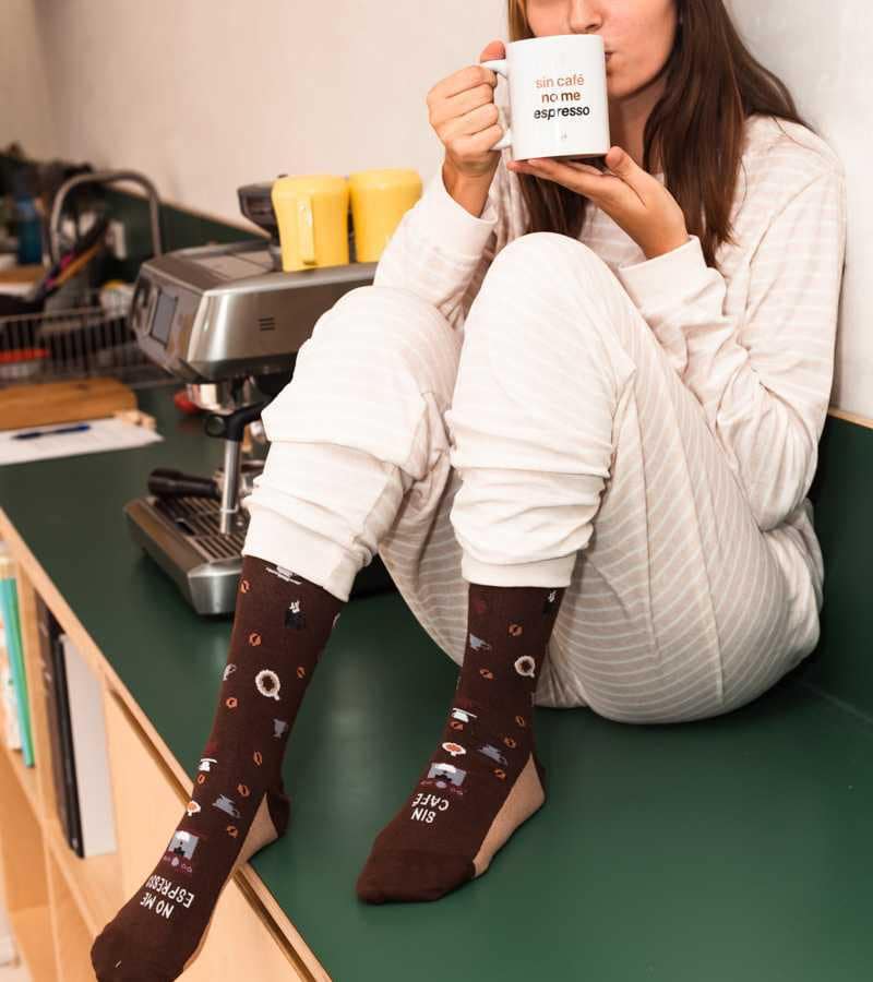 Kit Taza + Calcetines "Sin café no me espresso"