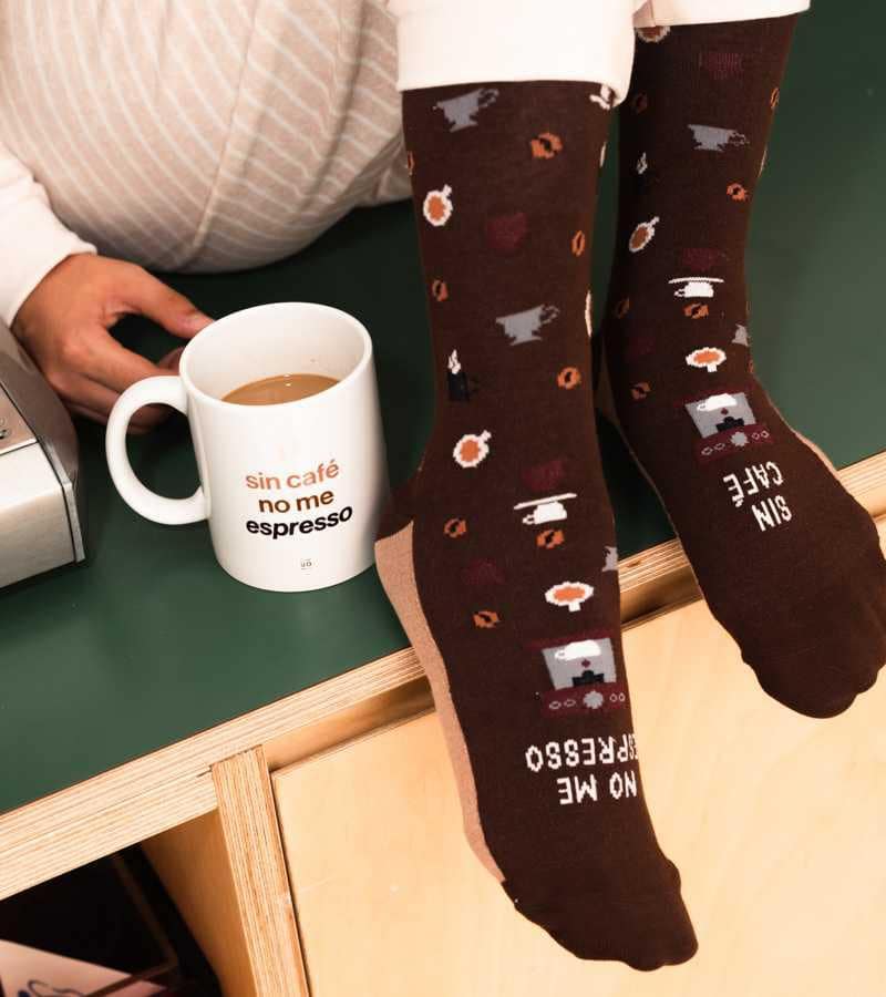 Kit Taza + Calcetines "Sin café no me espresso"