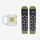 Kit Taza + Calcetines "Un día eres joven y al otro te perrea el párpado del estrés"