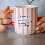 Taza TOP "Amiga eres la familia que se elige"