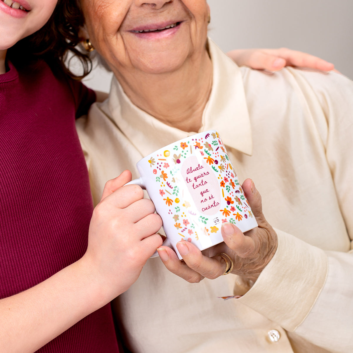 Kit Taza + Calcetines "Abuela, te quiero tanto que no sé cuánto"