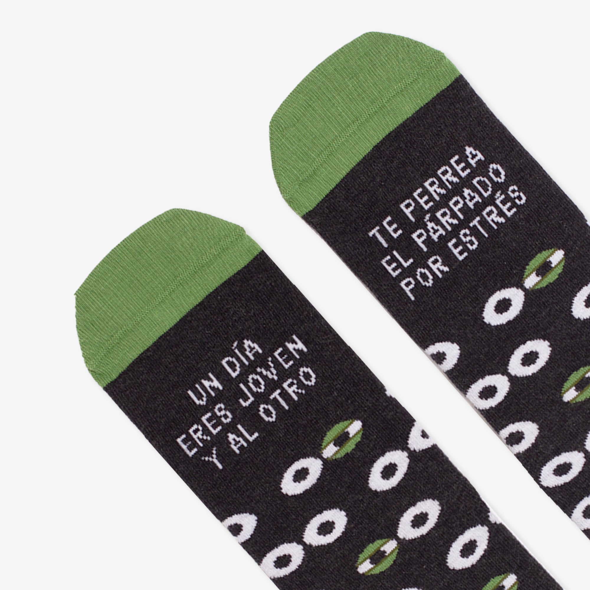 Calcetines "Un día eres joven y al otro te perrea el párpado del estrés"