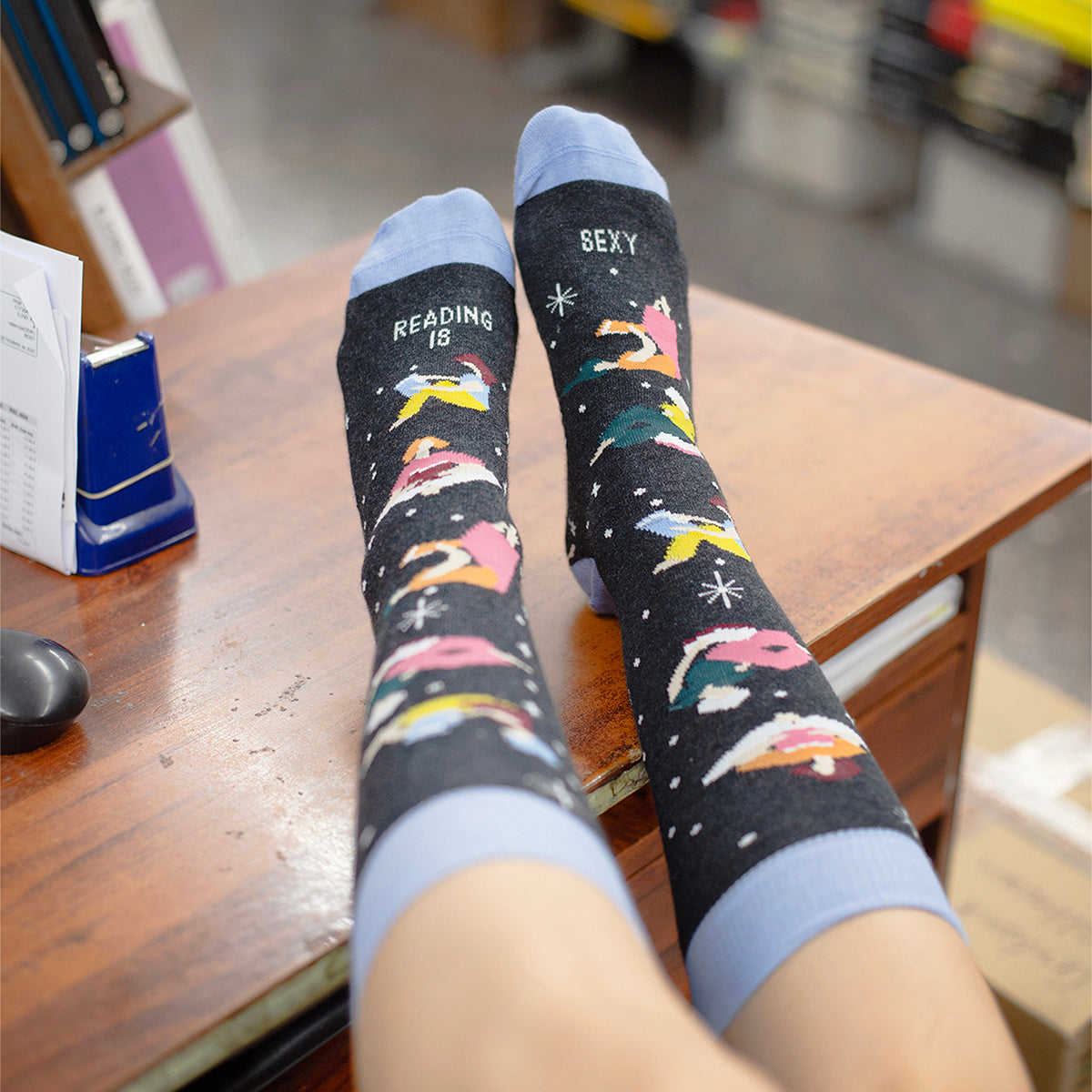 Kit Taza + Calcetines "Reading is sexy"