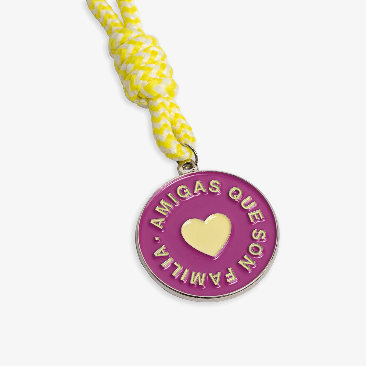 Llavero metálico "Amigas que son familia"