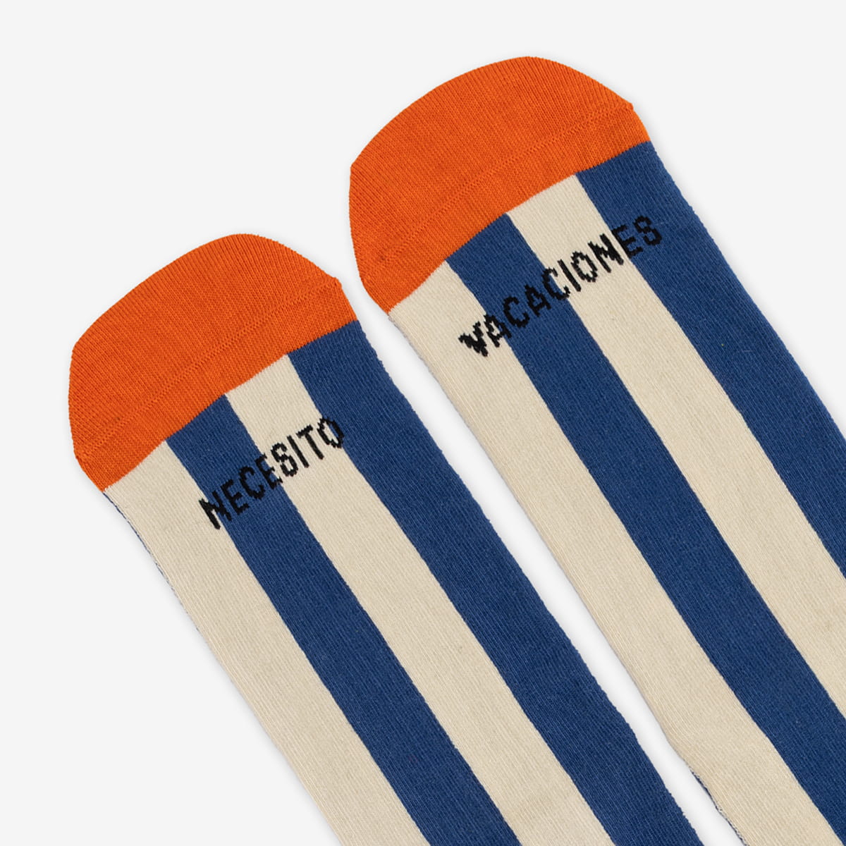 Kit Taza + Calcetines "Necesito vacaciones"