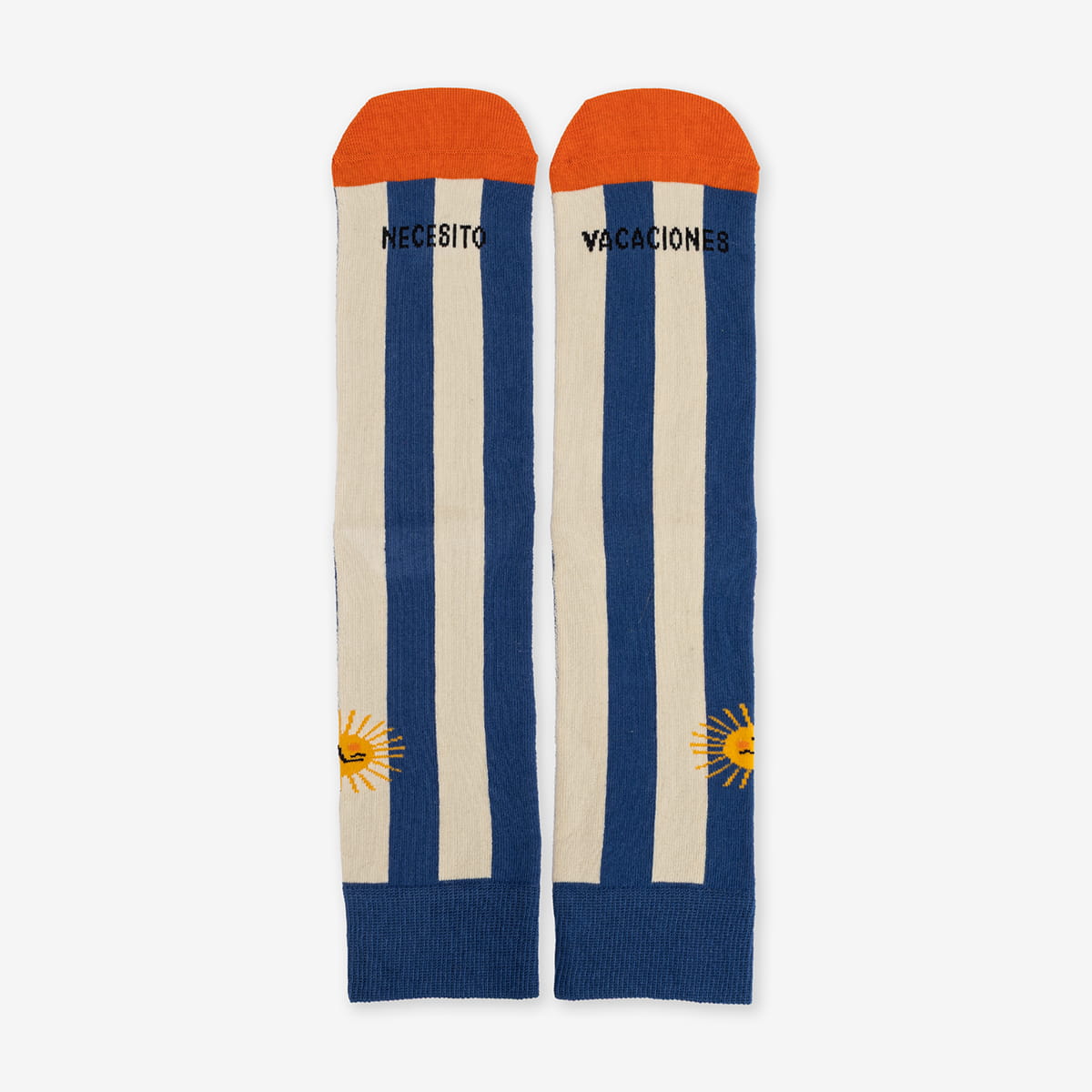 Kit Taza + Calcetines "Necesito vacaciones"
