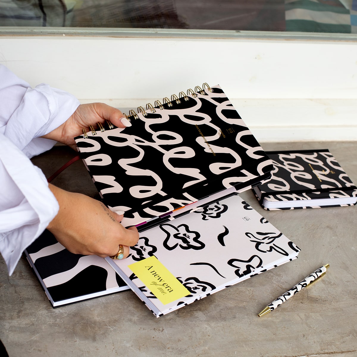 Agenda Anual 2026 "Noir" Semana Vista