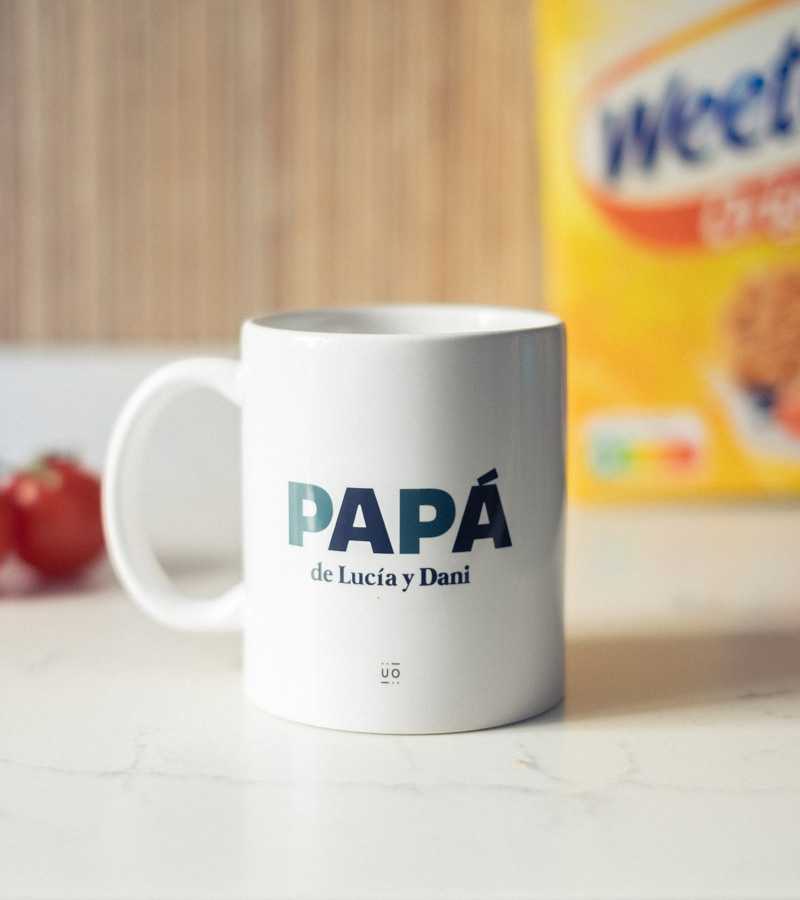 Taza Personalizad "Papá de...." Letras colores